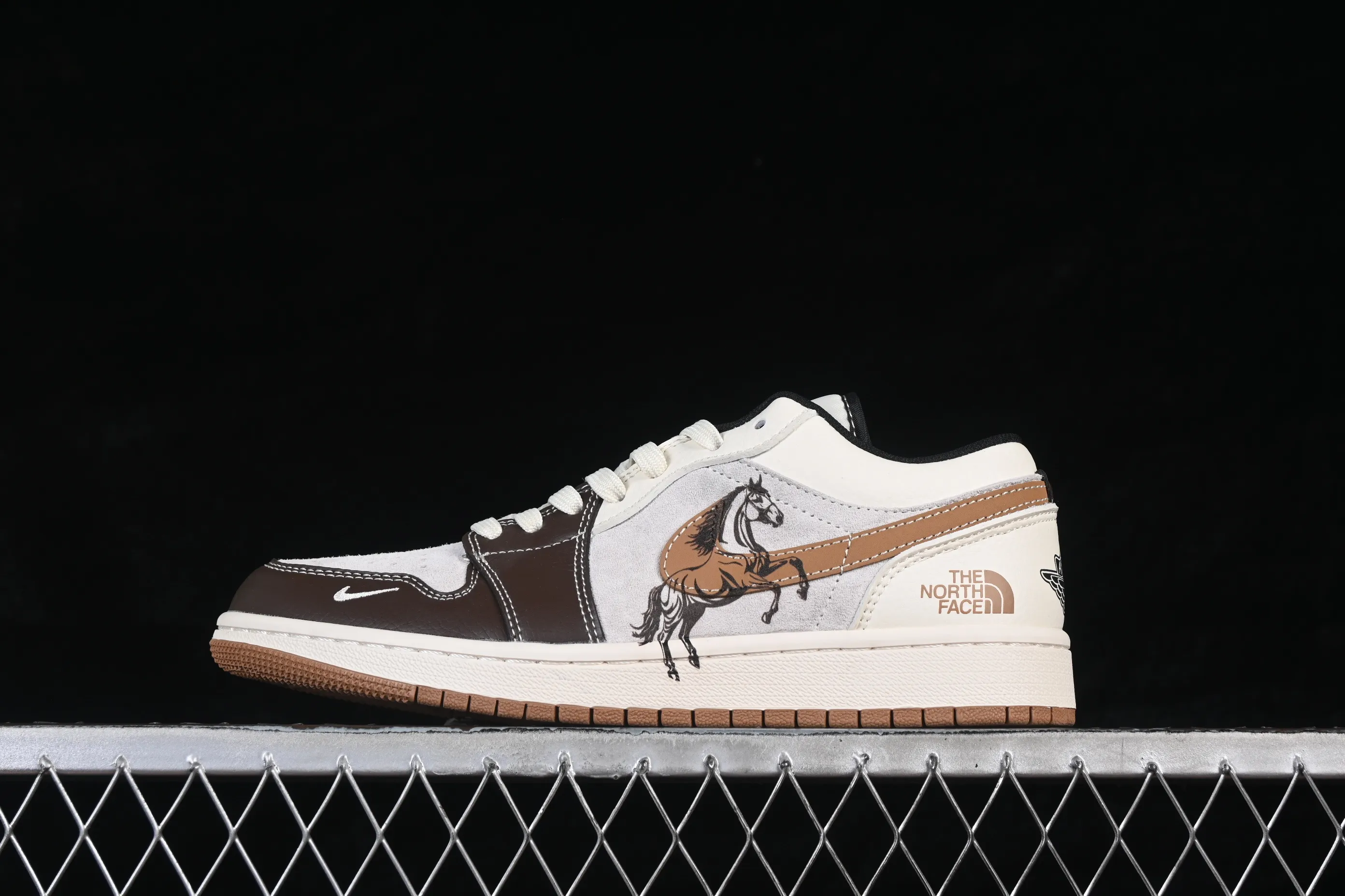 All categories Air Jordan Jordan series basketball shoes Air Jordan 1 Low High-end customized low-top sneakers Air Jordan 1 Low AJ1 Joe 1 North Face joint Year of the Horse limited high-end customized low-top retro basketball shoes XX2624-024